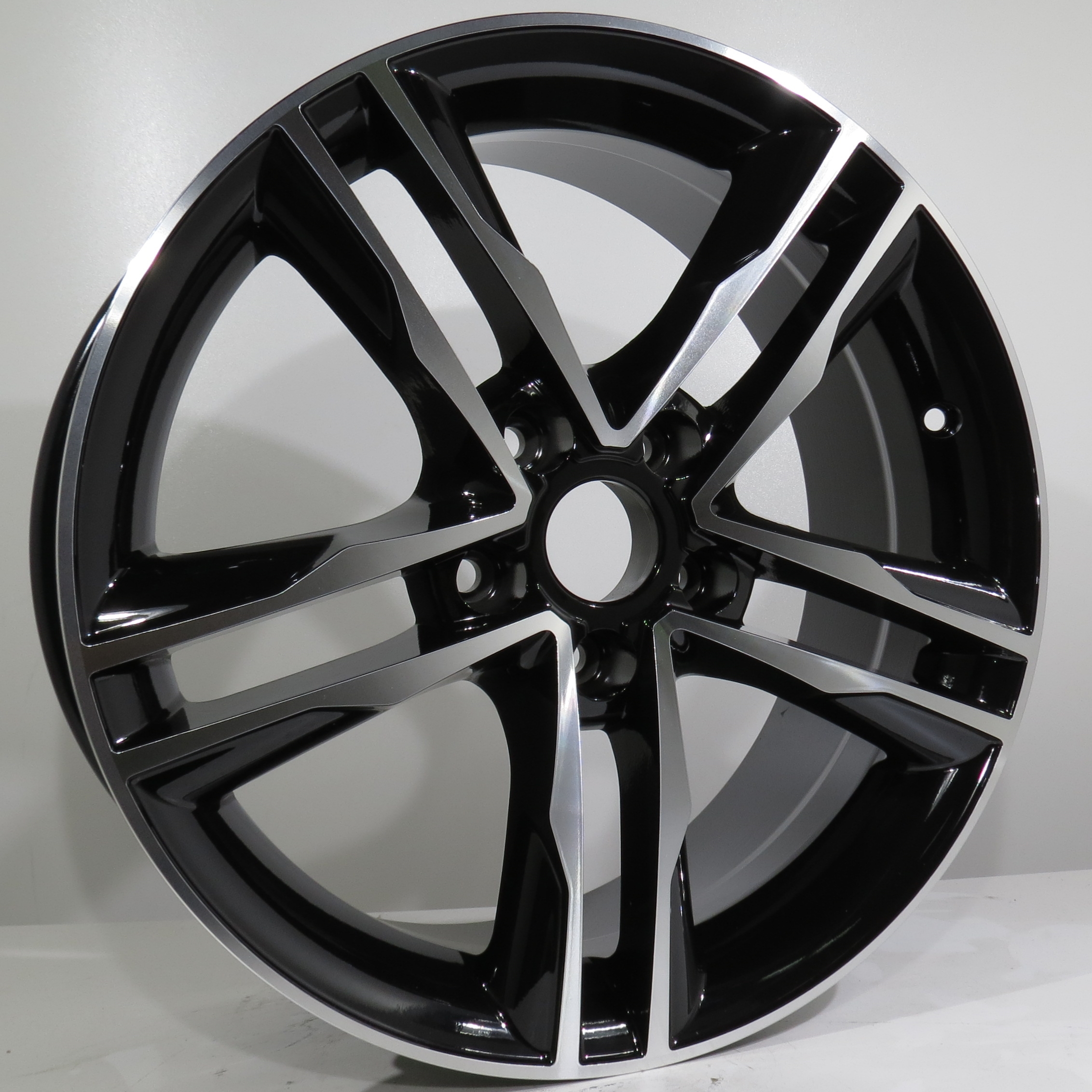 Ratlankis Roxen 8,5X19 5X112 ET35 66,45 BFM – tootefoto