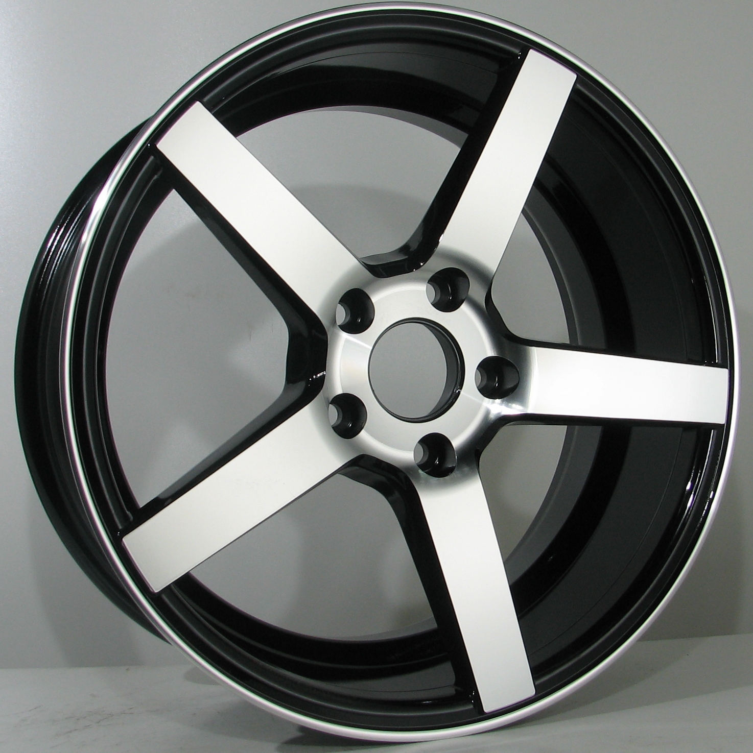 Ratlankis Vuelta 9,5X19 5X120 ET35 72,56 BmFM – tootefoto